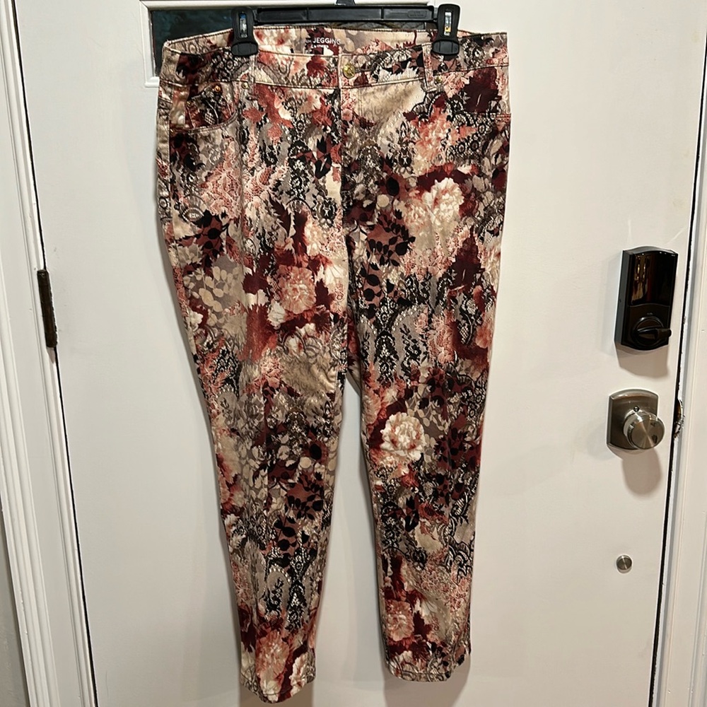 Chico’s platinum Autumn Floral Jeggings Chico’s size 3P/ US 16 petite